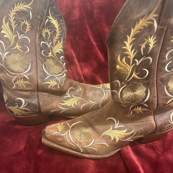 Beautiful stitched Shyanne western boots - Picture 1 of 8